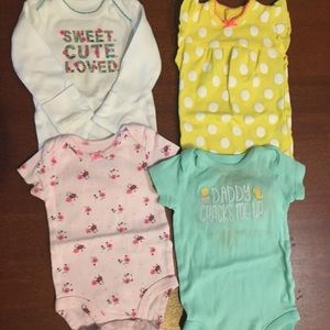 👶🏻 newborn-3month onesie lot. Never worn. 4pc.